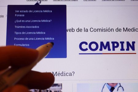 Caso licencias médicas: 250 médicos de hospitales fueron descubiertos haciendo partos en clínicas