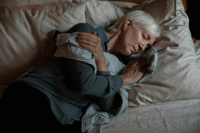 Estudio chileno revela el vínculo entre el sueño y la depresión en la tercera edad