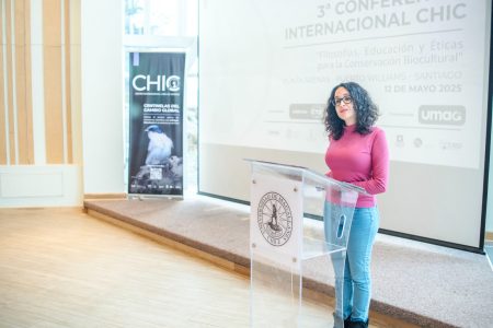 Filósofa española Angélica Velasco defiende una ética del cuidado como respuesta a colapso ecológico