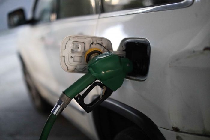 Bajó el precio de la bencina esta semana: revisa acá los próximos cambios