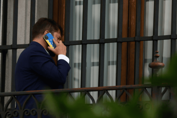 El peligroso precedente de pretender pinchar el teléfono al Presidente