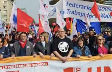 CUT conmemoró el Primero de Mayo con marcha en Santiago