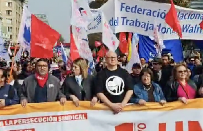 CUT conmemoró el Primero de Mayo con marcha en Santiago
