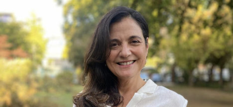 "Lejos de la vergüenza" de Paloma Sotomayor: la vida en un país clasista, retrógrada y patriarcal