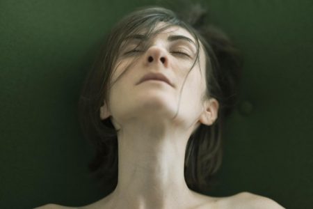 Cómo bajar el cortisol y manejar el estrés para cuidar tu salud física y mental