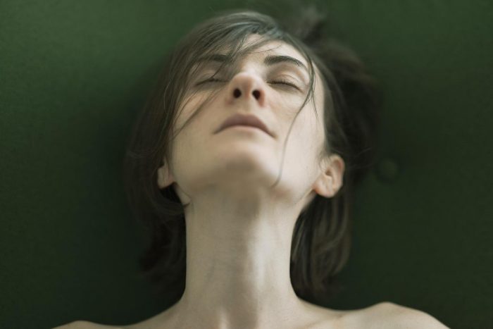Cómo bajar el cortisol y manejar el estrés para cuidar tu salud física y mental