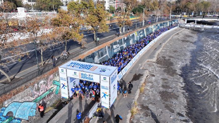 Santiago celebró 15 años del saneamiento del río Mapocho con masiva corrida