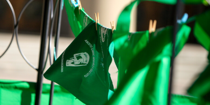 Objeción de conciencia y falta de apoyo: las barreras que persisten tras Ley de Aborto en 3 causales