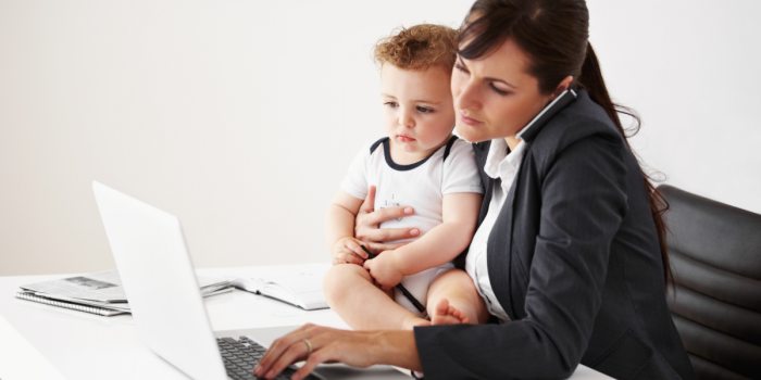 Ser trabajadora y ejercer una maternidad presente ¿es posible?
