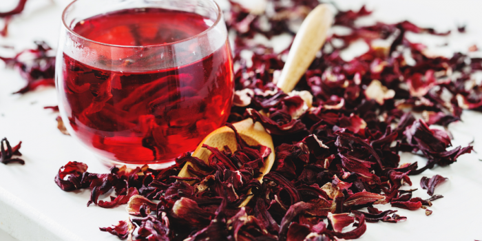 Flor de Jamaica: qué efectos tiene realmente esta popular infusión natural