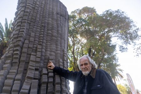 Parque Lo Varas de Renca inaugura escultura del Premio Nacional Federico Assler