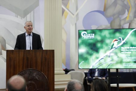 Experto en genómica de EEUU de visita en Chile: "Secuenciar la vida es nuestra forma de preservarla"
