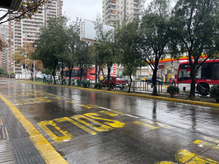 Meteored advierte sobre fuertes lluvias en Santiago: así estará el clima esta semana