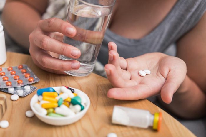Omeprazol vs. Esomeprazol: diferencias, beneficios, riesgos y advertencias de su consumo