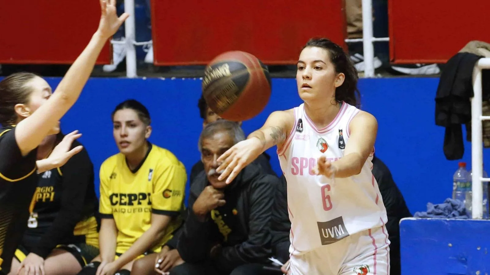 Club deportivo de Paula Carrasco defiende su financiamiento y llama a no "manchar el deporte"