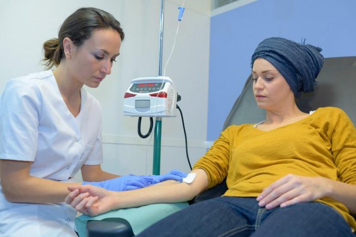 Preocupante aumento de cáncer en menores de 50 años en Chile: causas, cifras y detección temprana