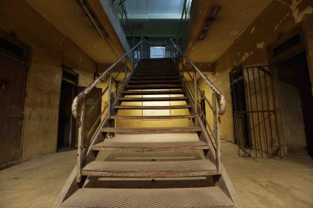 PDI abre históricos calabozos en edificio patrimonial