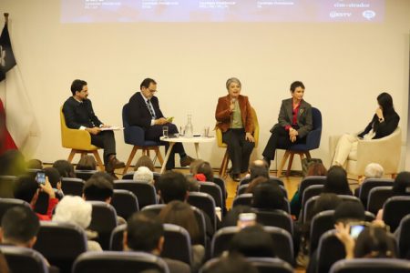 Ultraderecha, estallido y el "Guatón Mutema": candidatos oficialistas abordaron crisis de confianza