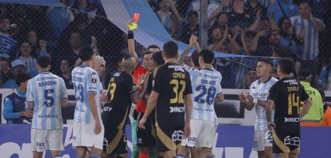 Racing goleó a Colo Colo y lo eliminó de la Libertadores y la Sudamericana