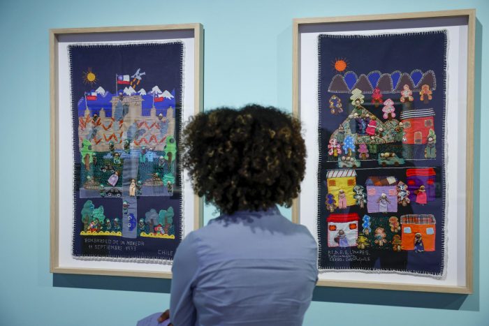 Una exposición de arpilleras recuerda en España la represión de la dictadura chilena