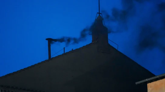 Humo negro: no hay papa tras primera votación del cónclave en el Vaticano