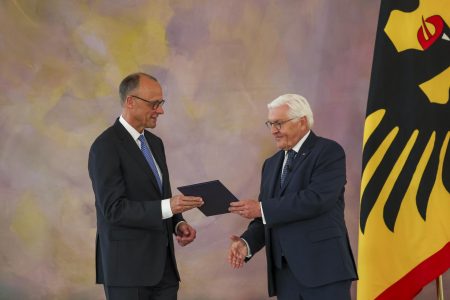 Conservador Merz es elegido canciller de Alemania por el Parlamento en el segundo intento
