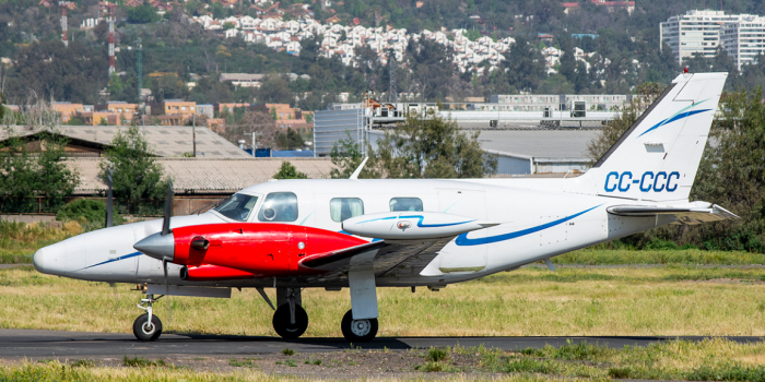 Avión ambulancia con seis personas a bordo permanece extraviado en sector de Tiltil-Curacaví