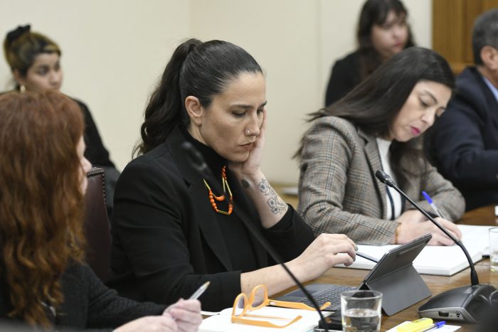 Pérdida de 1,2 millones de vacunas complica a subsecretaria de Salud Pública, Andrea Albagli