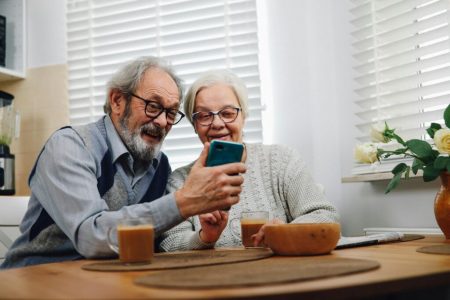 El "efecto protector" de redes sociales en personas mayores