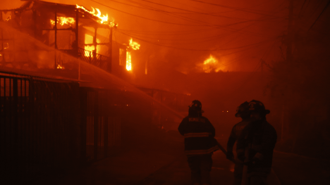 La “célula incendiara” que arrasó con parte de la reserva del Lago Peñuelas para cobrar horas extras