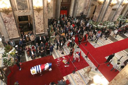 Yamandú Orsi en el velorio de Mujica: "Hay que honrar su memoria"