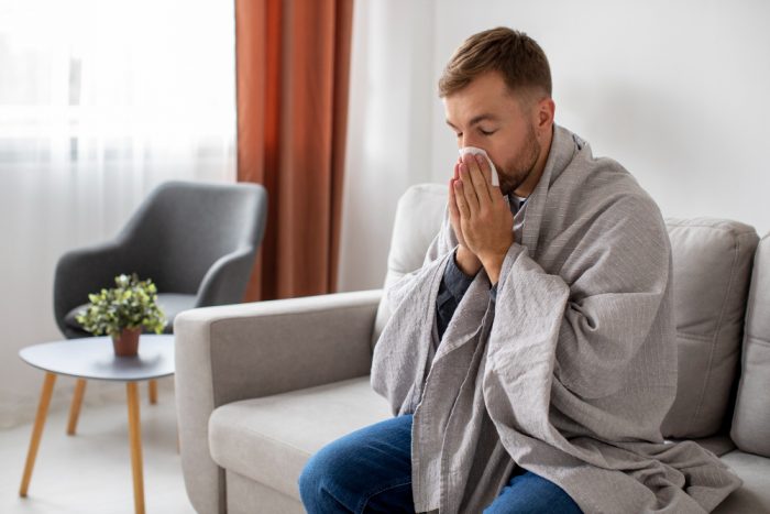 ¿Por qué los adultos se enferman más que los niños con virus respiratorios comunes?