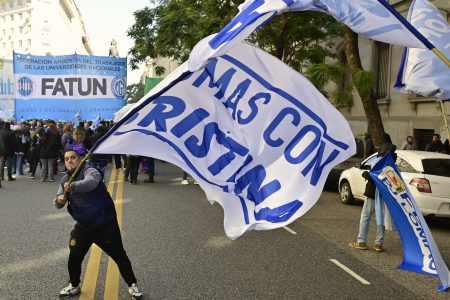 Argentina: movimientos sociales se reúnen en Plaza de Mayo en apoyo a Cristina Fernández