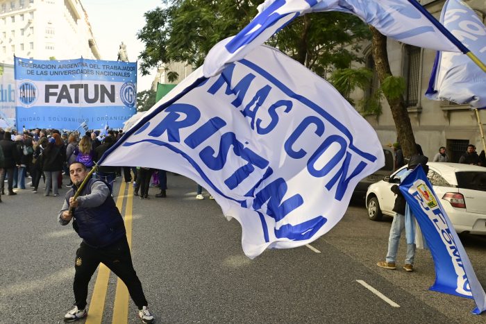 Argentina: movimientos sociales se reúnen en Plaza de Mayo en apoyo a Cristina Fernández
