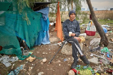 Sebastián Bowen: 100 personas se "campamentizan" al día en Chile