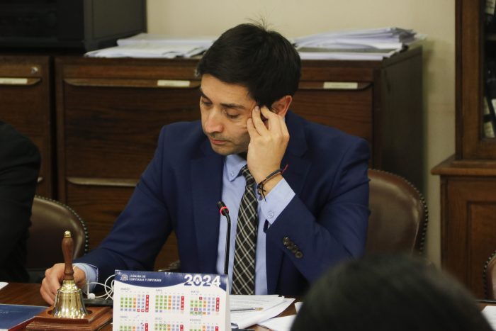 CDE interpone querella por fraude al Fisco contra diputado Miguel Ángel Calisto (Ind-Dem)