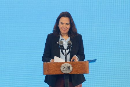 Sanción dura: alcaldesa de Vitacura suspende a funcionarios tras video sexual que pensó "que era IA"