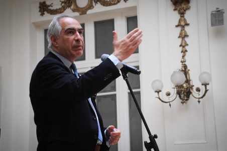Chahuán: Boric “fue coherente” con política exterior de Chile y no le habló a las barras bravas