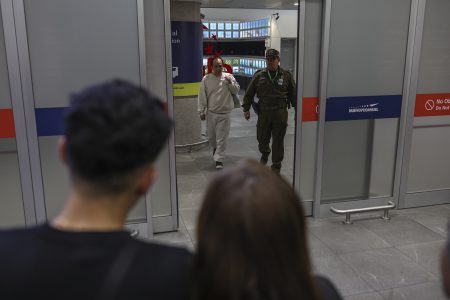 Al menos 40 chilenos deportados desde EEUU arribarán al país este jueves