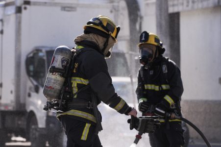 Fuga de gas en Independencia obliga a evacuar a 500 personas y suspender atenciones médicas