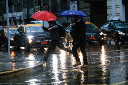 Lluvia en la RM: cortes de luz, calles anegadas y Metro con velocidad reducida