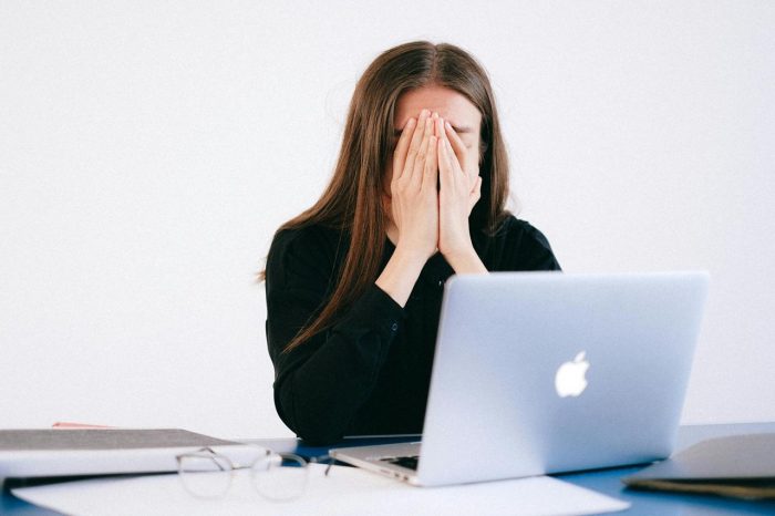 Adultez temprana y soledad en Chile: cómo cuidar la salud mental ante la presión social y laboral