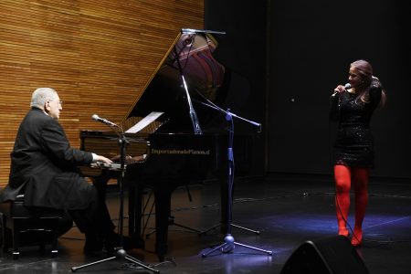 Valentín Trujillo y Amaya Forch cautivan en emotivo concierto abierto a la comunidad
