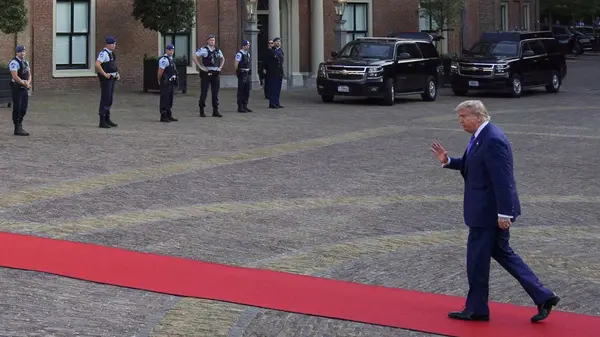 Reyes de Países Bajos dan a Trump cena, alojamiento y desayuno en palacio de cara a la OTAN