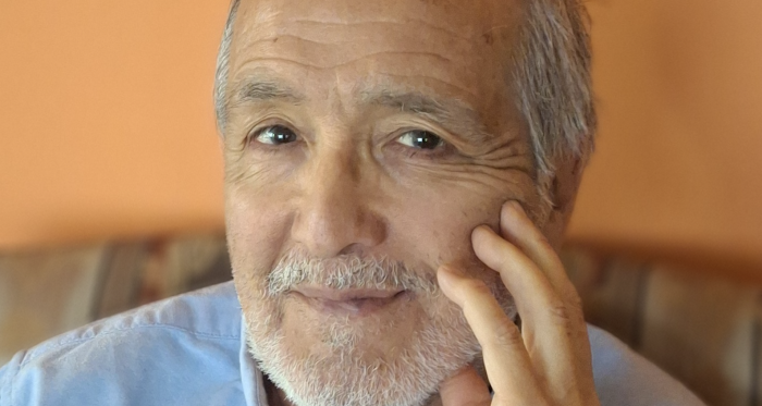 Crítico teatral lanza libro con 25 años de sus reseñas