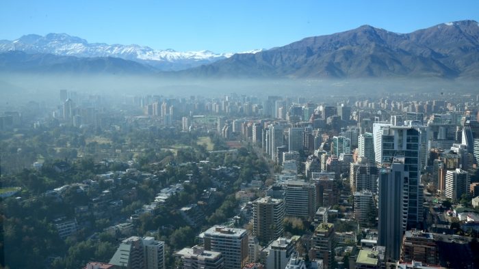 Inédito plan busca cambiar más de 57 mil estufas a leña por calefactores non contaminantes en la RM