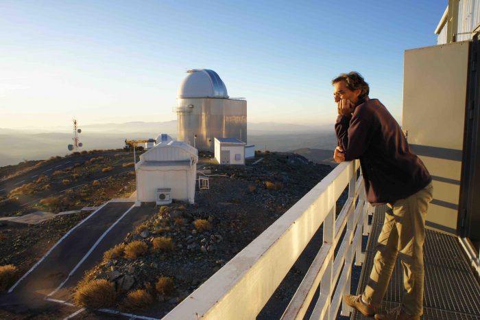 Libro relata vivencias de un astrónomo en los grandes telescopios del norte de Chile