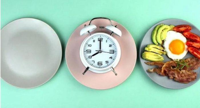 Ayuno intermitente en mujeres: beneficios reales y consejos para aplicarlo de forma saludable