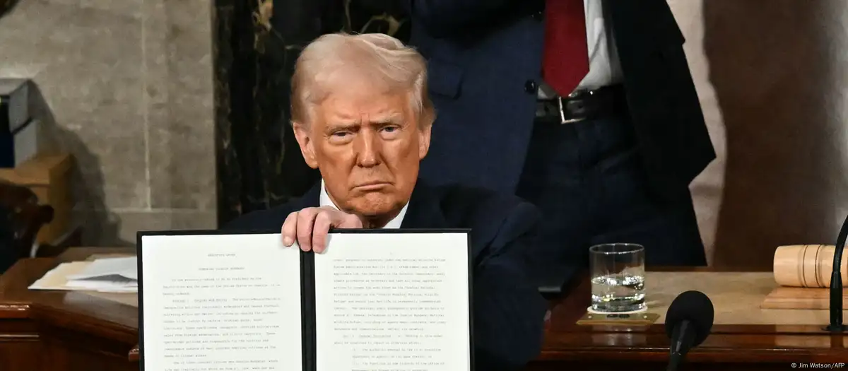 Trump sopesa añadir 36 países a la prohibición de entrada