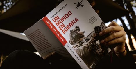 Alberto Rojas y su libro sobre las guerras: “Se ha ido debilitando la democracia a escala global”